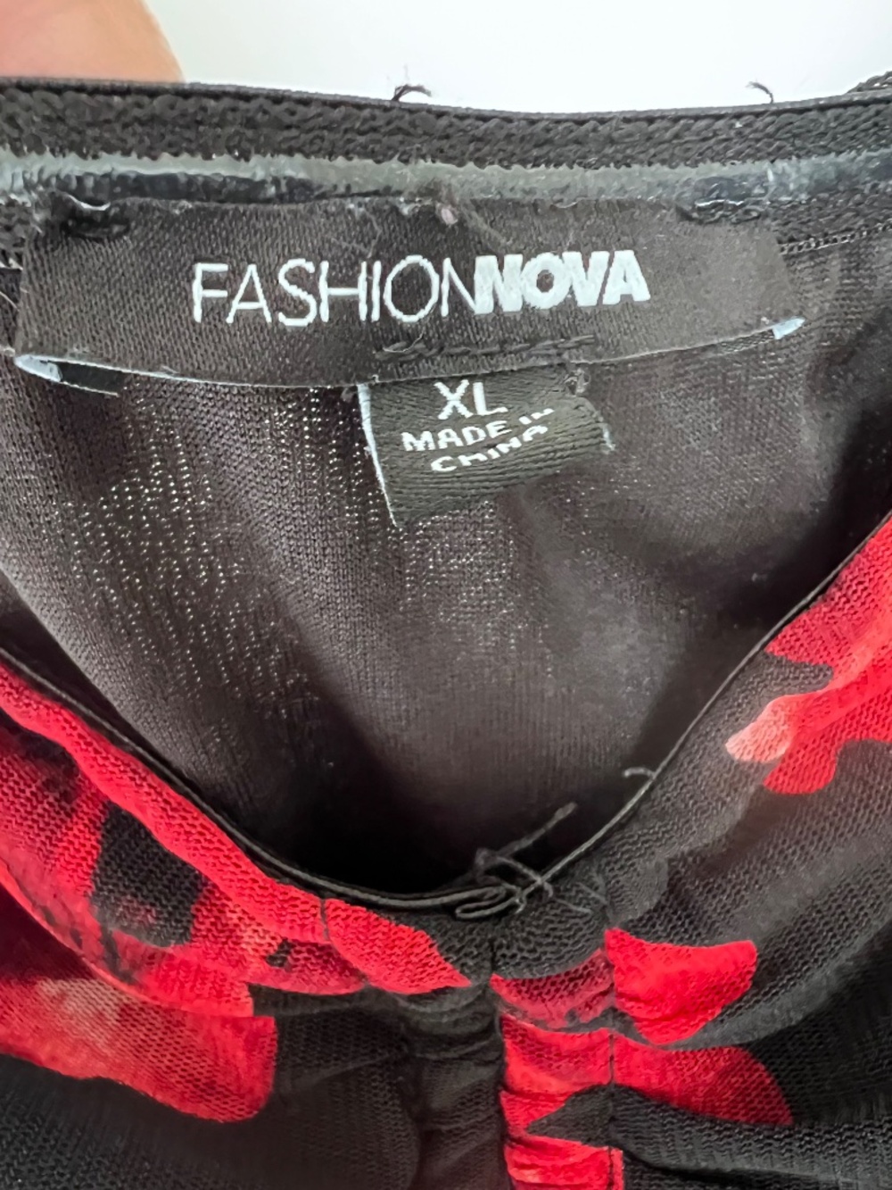 🔥 Fashion Nova Ruched Floral Bodycon Dress – Size XL – Red Roses on Black - Picture 3 of 11